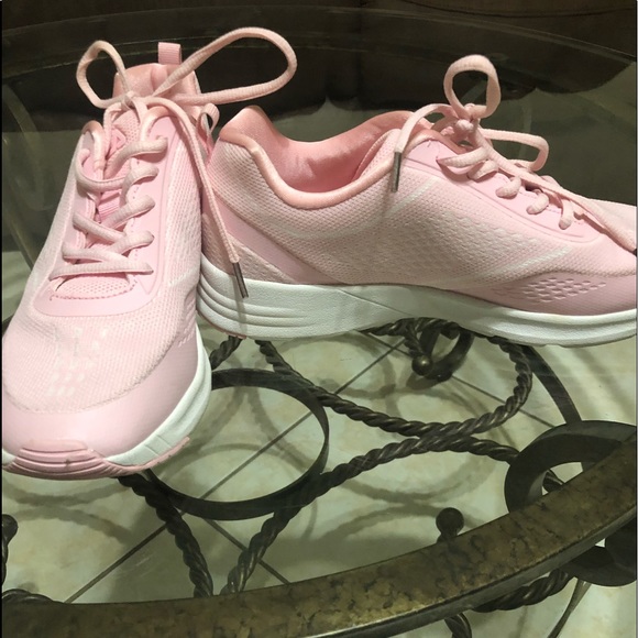 pink fila tennis shoes